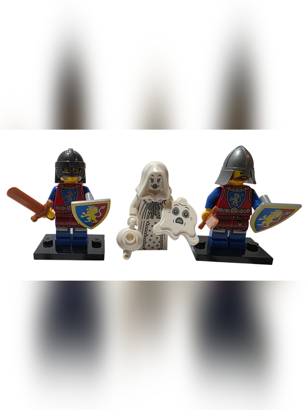 Lego Minifigure Knights and White Ghost Minifigure Trio